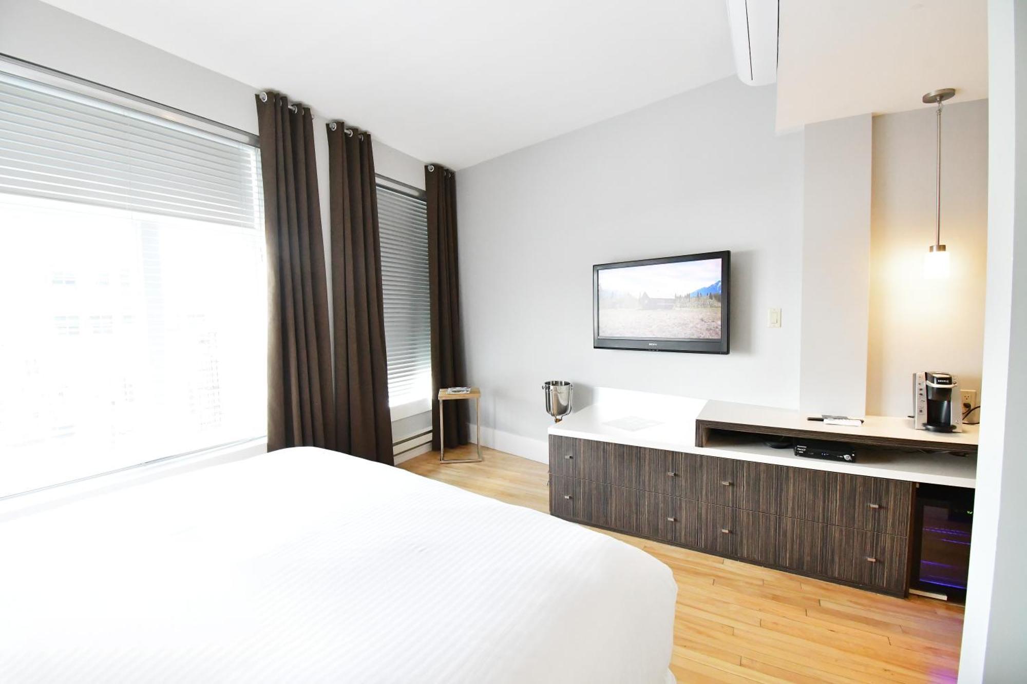 Deluxe King Room,1608784931:JPEG